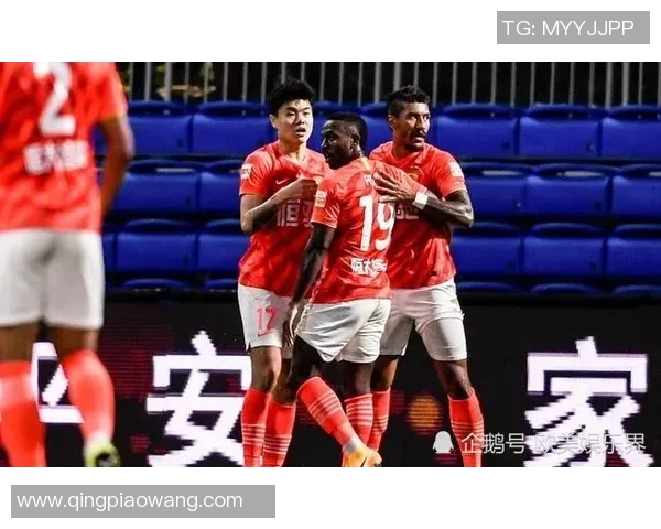 广州恒大主场战胜山东鲁能,继续领跑中超积分榜,队员郜林表现出色 广州恒大主场战胜山东鲁能,继续领跑中超积分榜,队员郜林表现出色