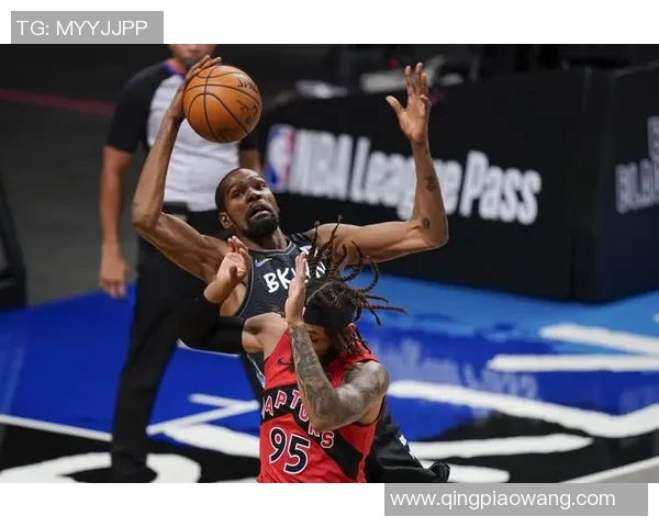 新闻报道：凯文·杜兰特荣膺NBA常规赛最有价值球员，再创历史记录